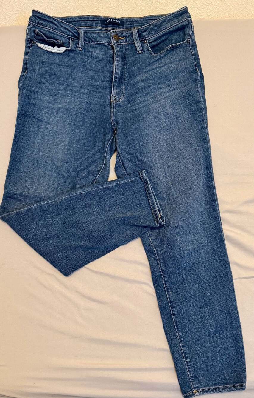 Calvin Klein Jeans Women's Ultimate Skinny Leg Mid-Rise Blue Denim Jeans Size 14